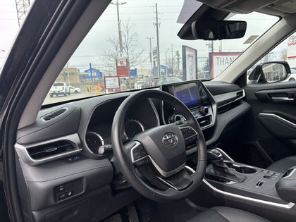 used 2025 Toyota Highlander car, priced at $53,995