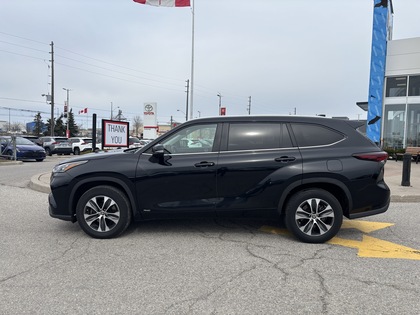 used 2025 Toyota Highlander car, priced at $53,995