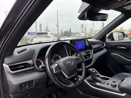 used 2023 Toyota Highlander car, priced at $45,995