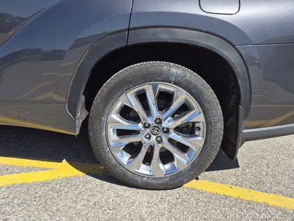 used 2025 Toyota Highlander car, priced at $61,995