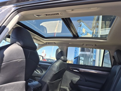 used 2025 Toyota Highlander car, priced at $61,995