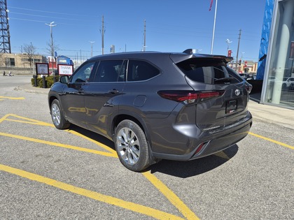 used 2025 Toyota Highlander car, priced at $61,995