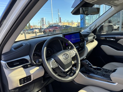 used 2024 Toyota Highlander car, priced at $56,595
