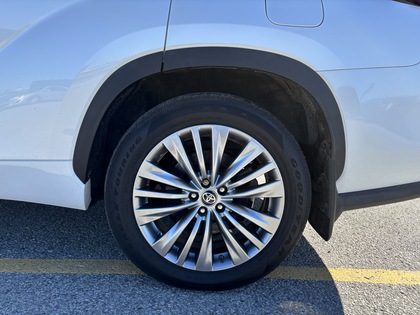 used 2024 Toyota Highlander car, priced at $56,595