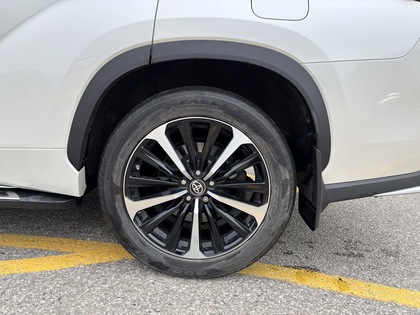 used 2021 Toyota Highlander car, priced at $37,995