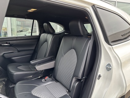 used 2021 Toyota Highlander car, priced at $37,995