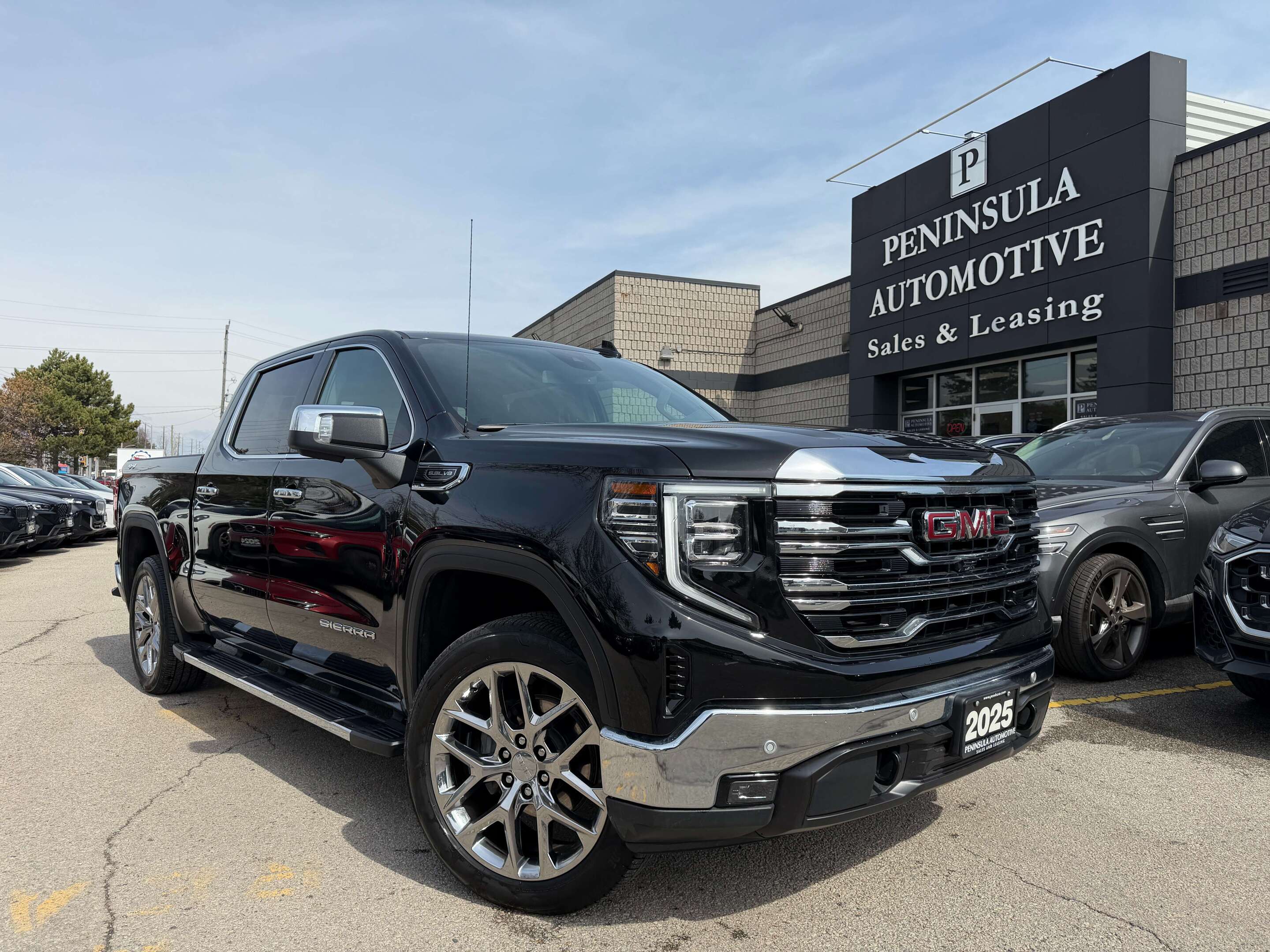 GMC Sierra 1500 SLT Crew Cab 4WD 2025