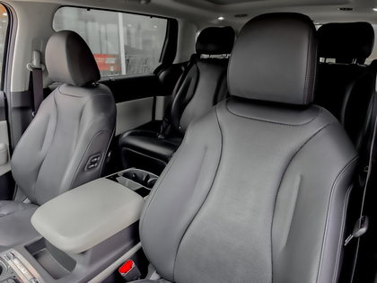 used 2022 Kia Carnival car, priced at $38,995