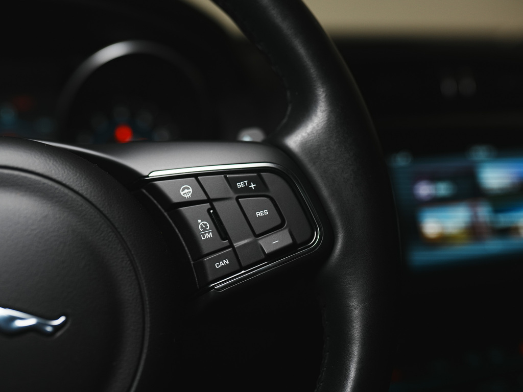 2017 Jaguar XE 3.0L V6 SC Premium, 多伦多, 全款车