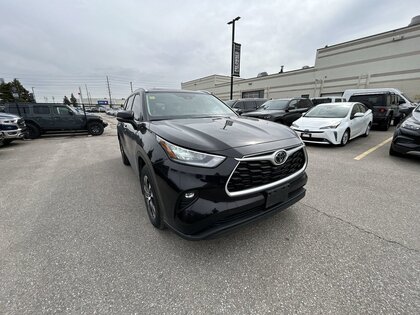 used 2021 Toyota Highlander car, priced at $39,999