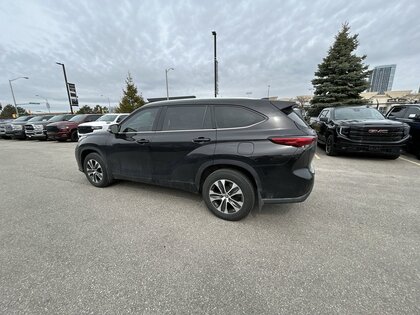 used 2021 Toyota Highlander car, priced at $39,999