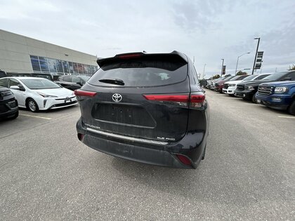 used 2021 Toyota Highlander car, priced at $39,999