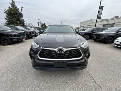 used 2021 Toyota Highlander car, priced at $39,999