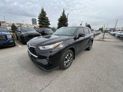 used 2021 Toyota Highlander car, priced at $39,999