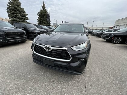used 2021 Toyota Highlander car, priced at $39,999