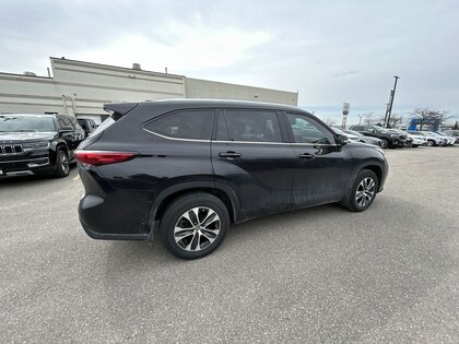 used 2021 Toyota Highlander car, priced at $39,999