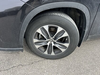 used 2021 Toyota Highlander car, priced at $39,999