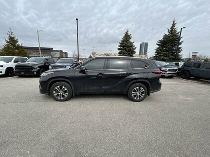 used 2021 Toyota Highlander car, priced at $39,999