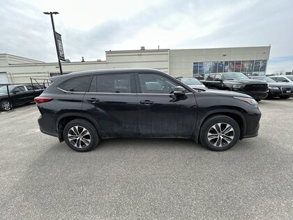 used 2021 Toyota Highlander car, priced at $39,999