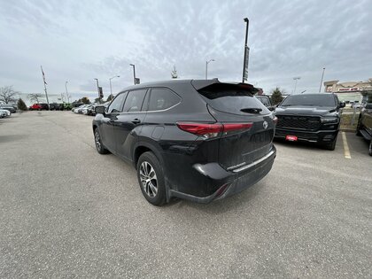 used 2021 Toyota Highlander car, priced at $39,999