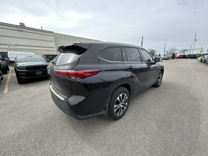 used 2021 Toyota Highlander car, priced at $39,999