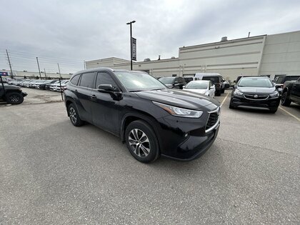 used 2021 Toyota Highlander car, priced at $39,999