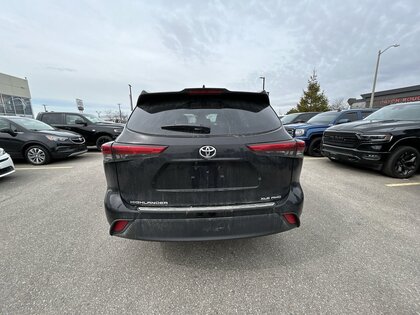used 2021 Toyota Highlander car, priced at $39,999