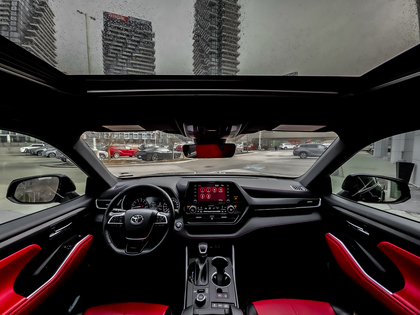 used 2022 Toyota Highlander car, priced at $45,699