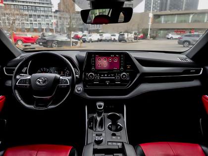 used 2022 Toyota Highlander car, priced at $45,699