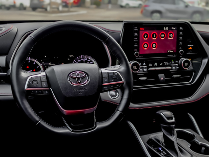 used 2022 Toyota Highlander car, priced at $45,699