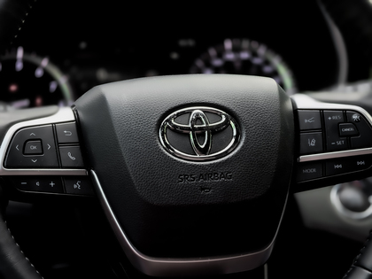 used 2022 Toyota Highlander car, priced at $45,699