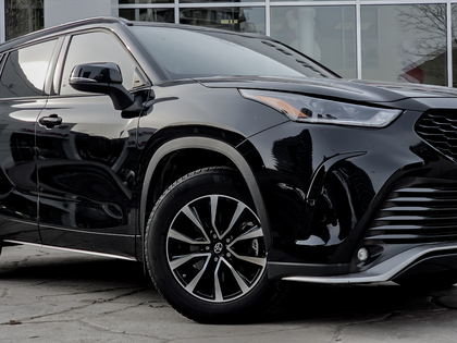 used 2022 Toyota Highlander car, priced at $45,699