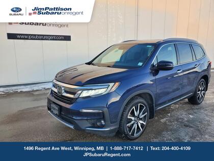 2022 Honda Pilot Touring AWD with Rear Captain's Chairs