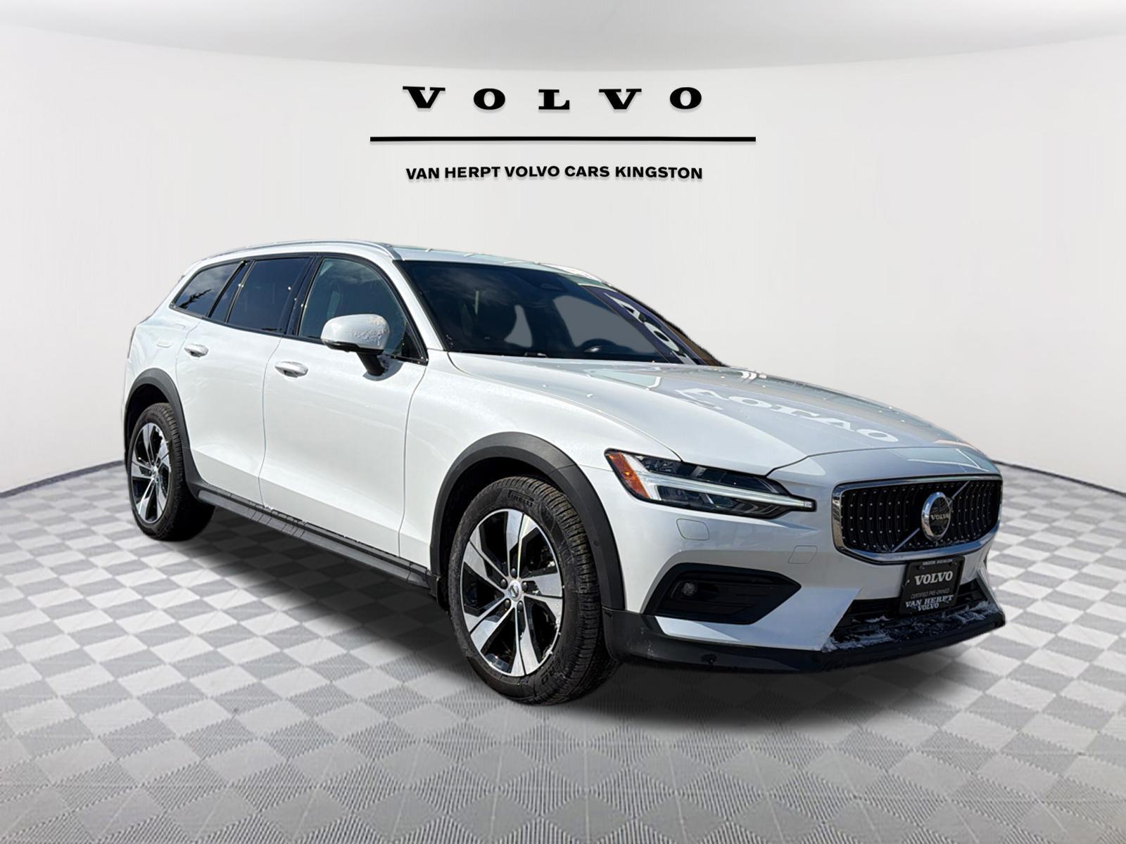 2025 Volvo V60 Cross Country