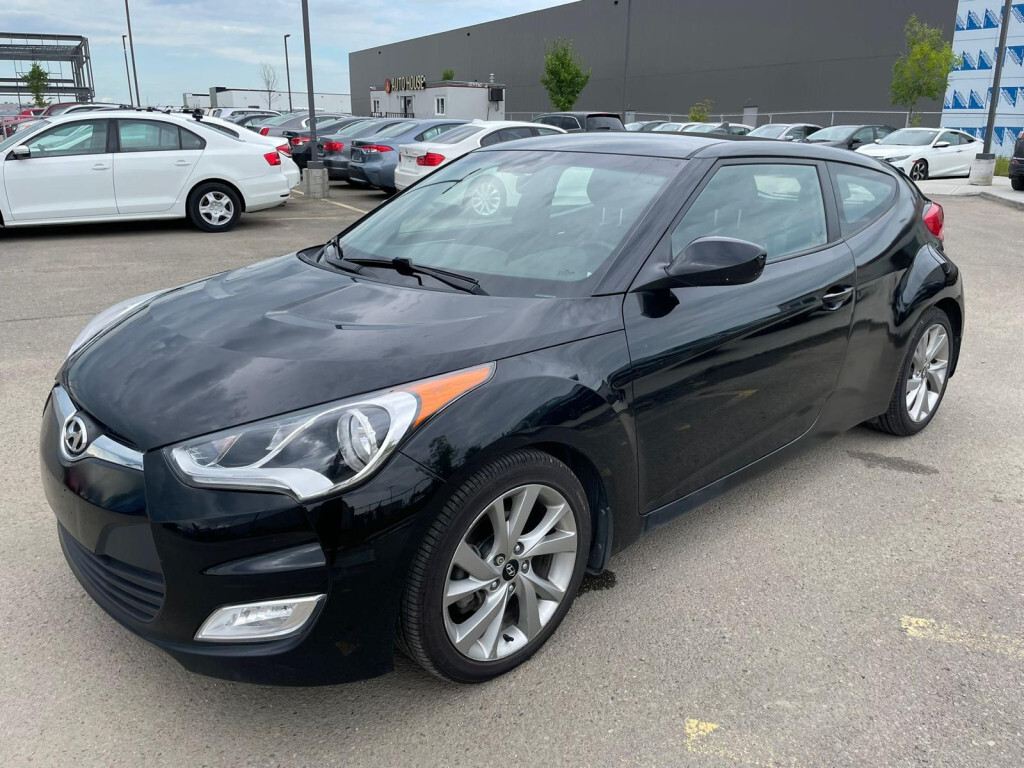 2016 Hyundai Veloster Hatchback : Low Mileage