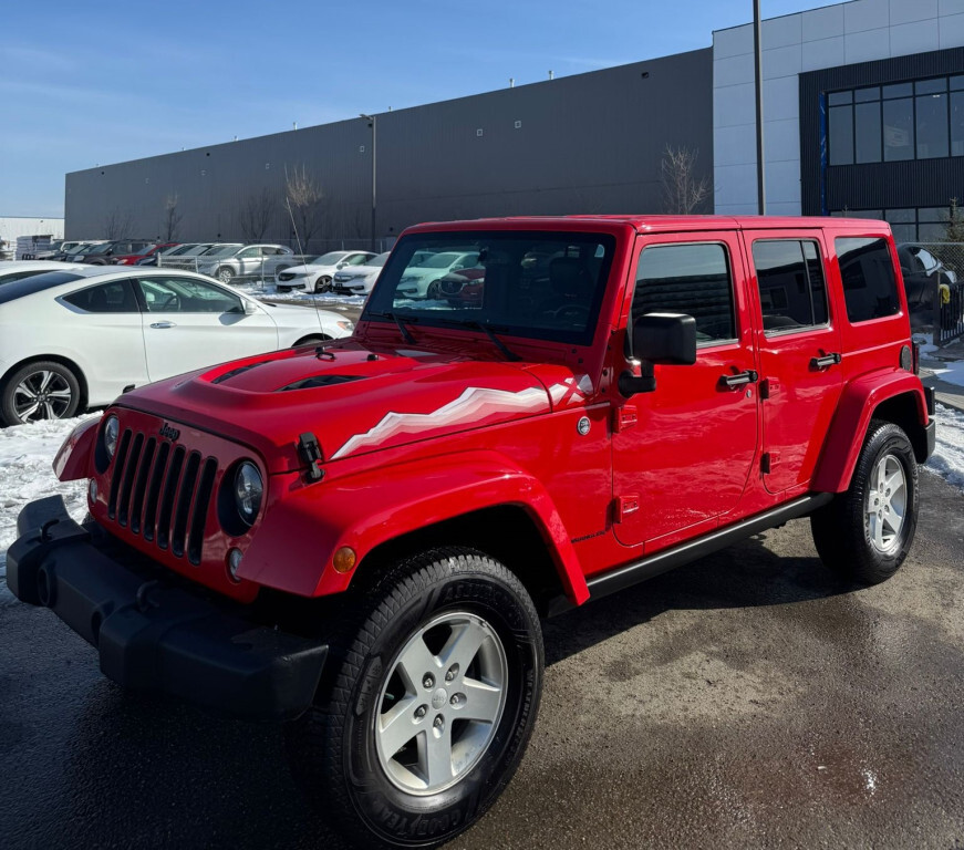 2015 Jeep WRANGLER UNLIMITED Sahara : One Owner  No Reported Accidents