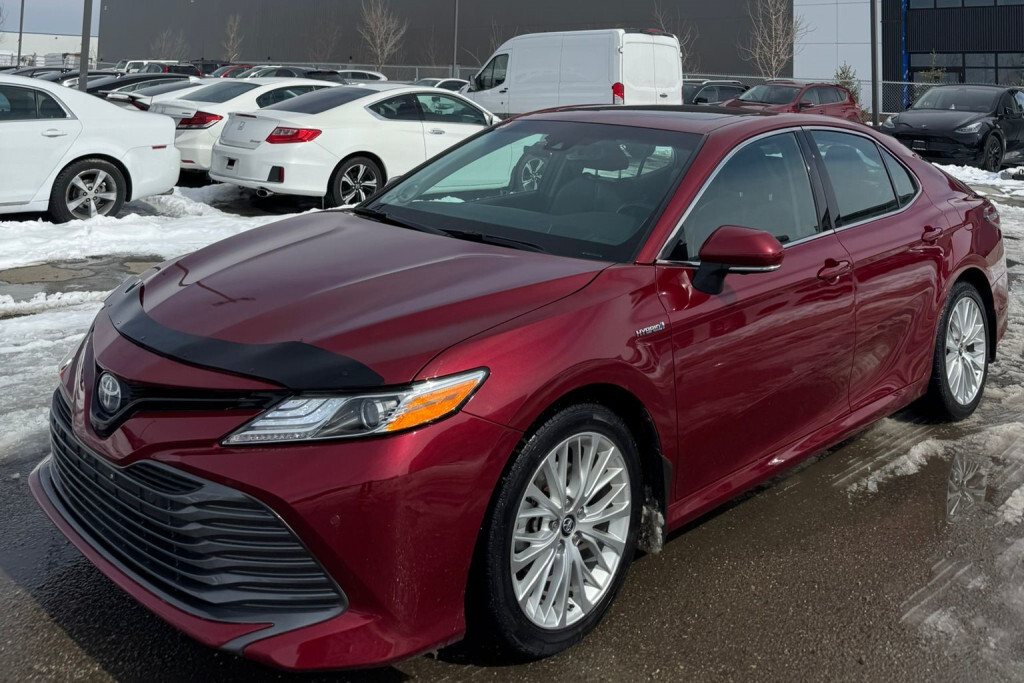 2018 Toyota Camry Hybrid : Low Mileage