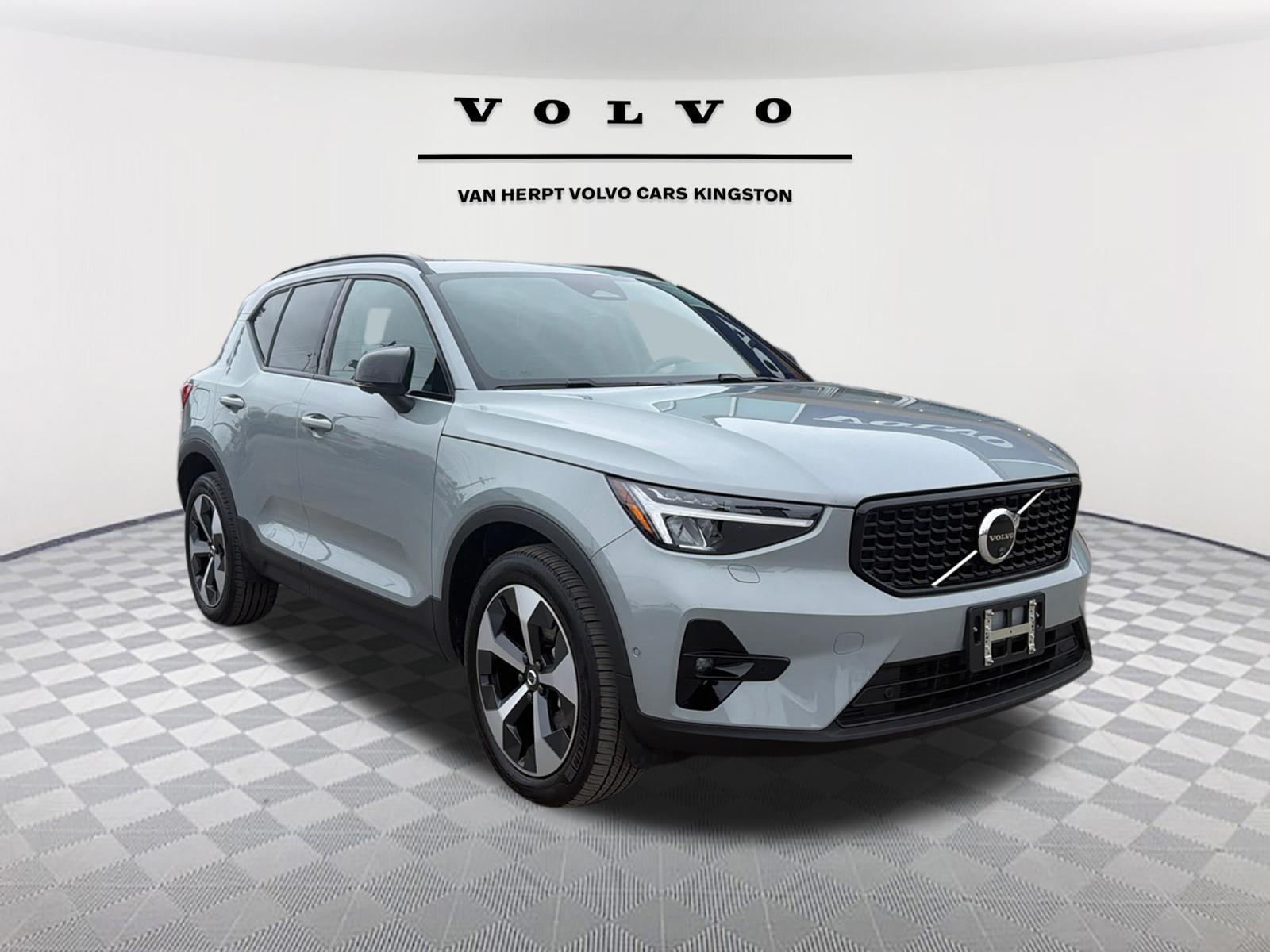 2025 Volvo XC40