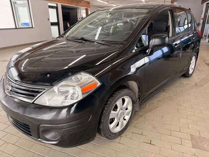 2010 Nissan Versa 1.8 SL Hatchback