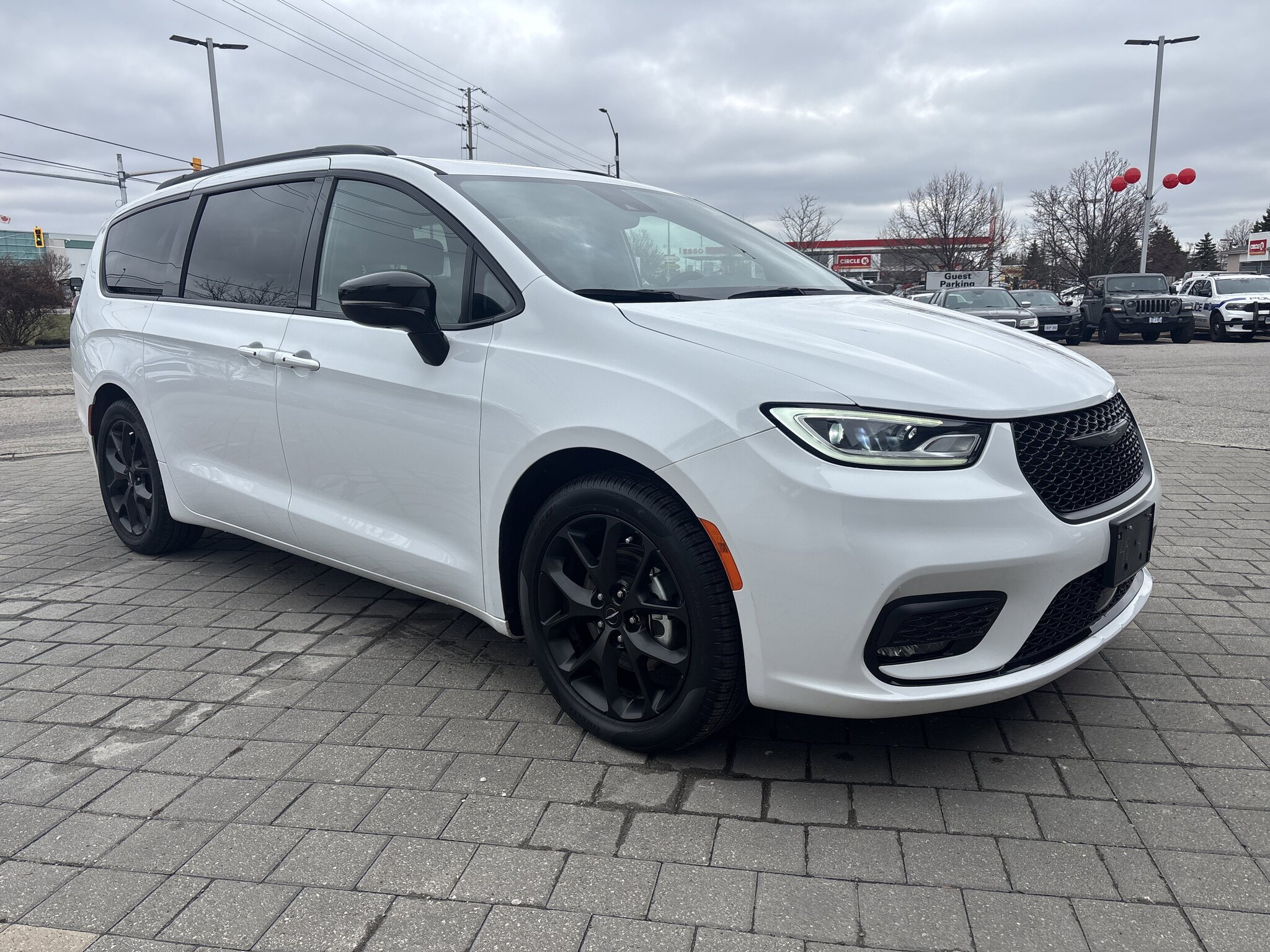 2024 Chrysler Pacifica Limited FWD Van