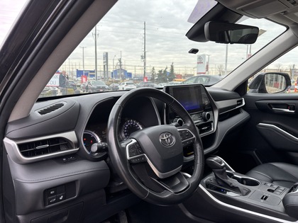used 2023 Toyota Highlander car, priced at $44,995