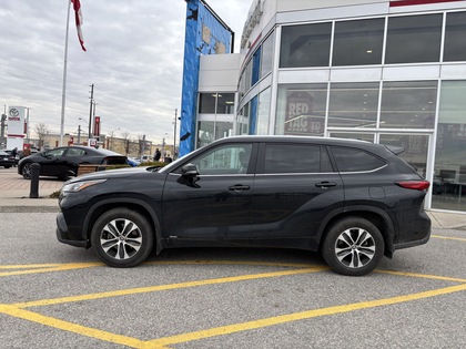 used 2023 Toyota Highlander car, priced at $44,995