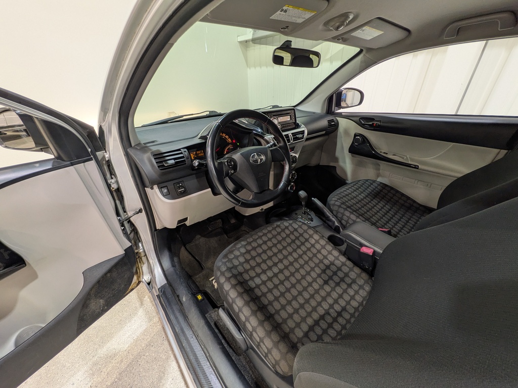 Scion iQ 2012