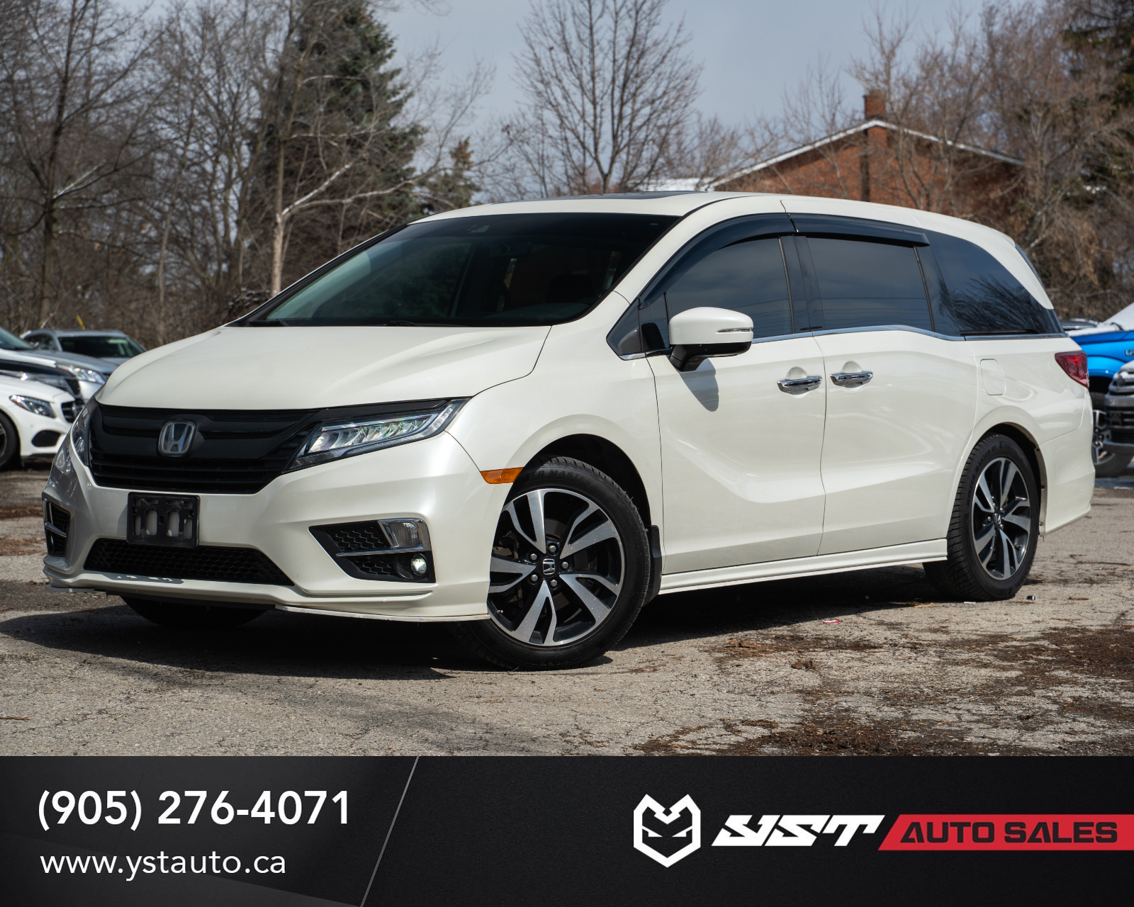 White 2018 Honda Odyssey Touring FWD Minivan Front-Wheel Drive Automatic
