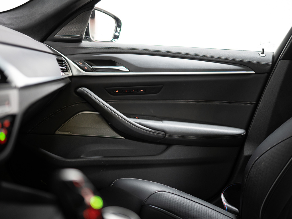 2022 BMW M550i xDrive, 多伦多, 全款车