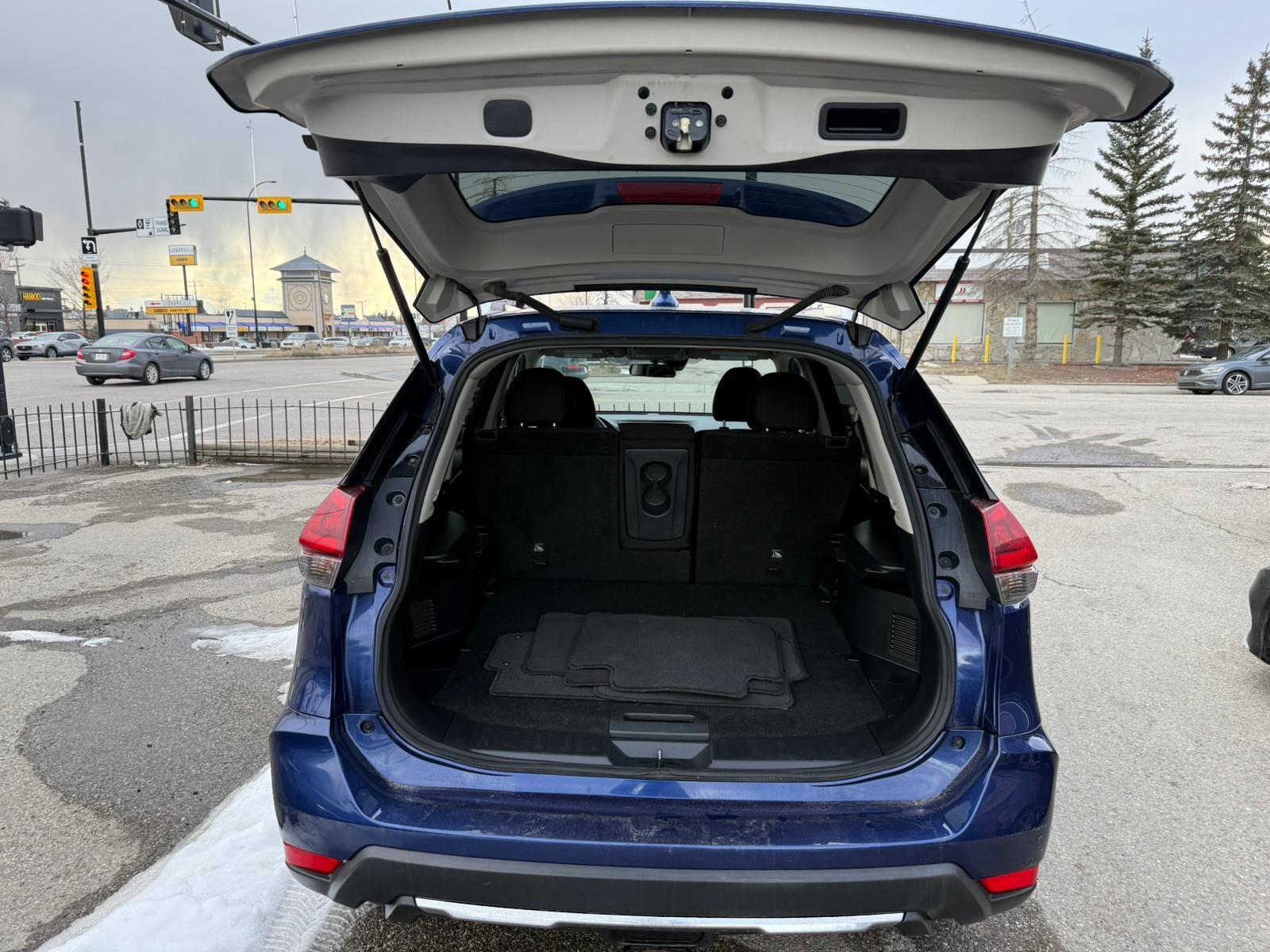 2020 Nissan Rogue — view 7