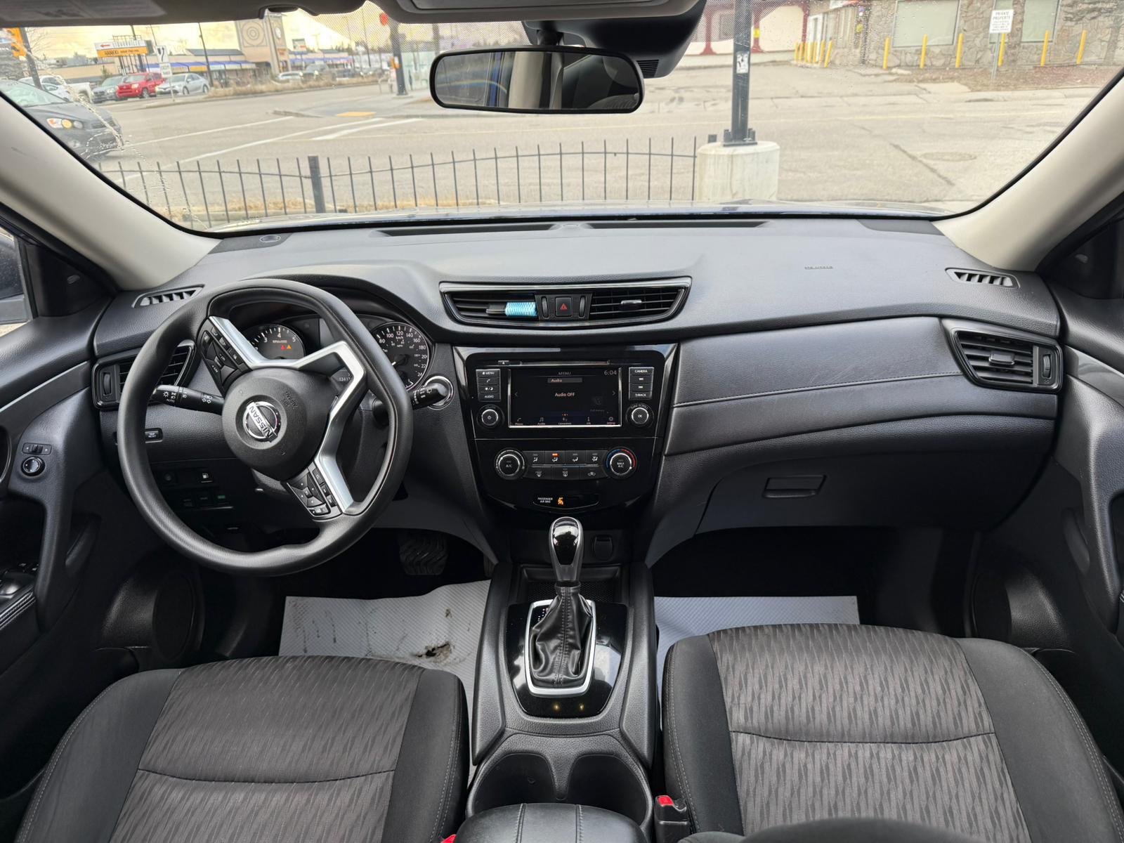 2020 Nissan Rogue — view 13