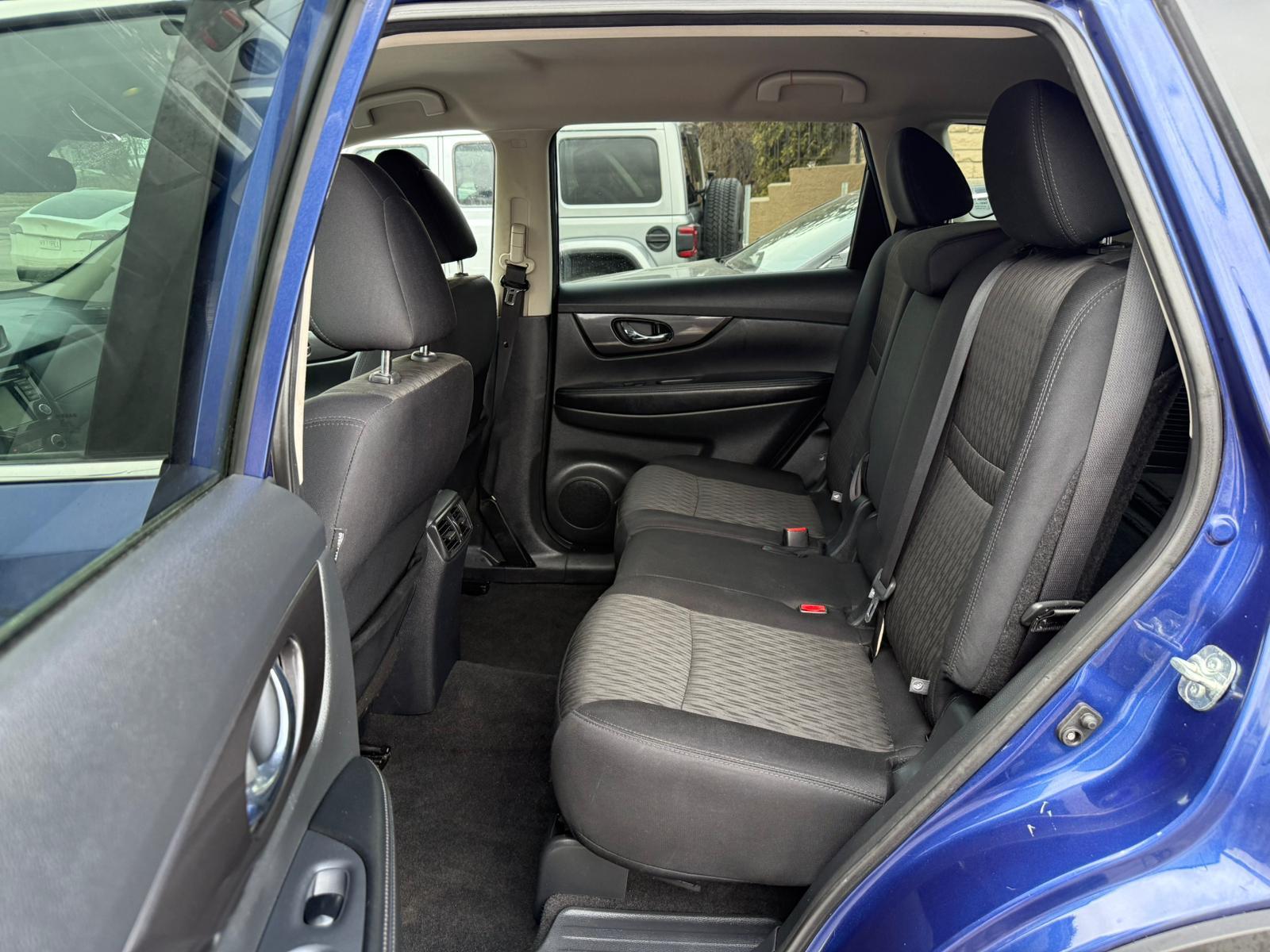 2020 Nissan Rogue — view 10