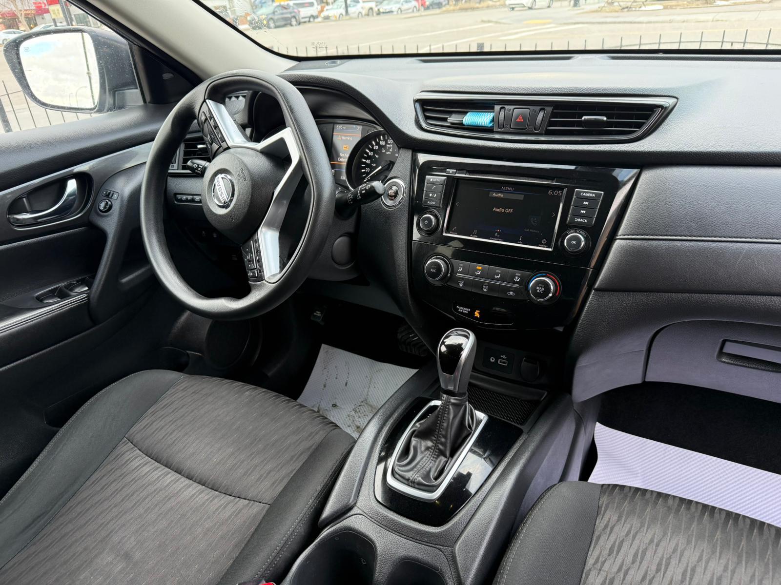 2020 Nissan Rogue — view 12