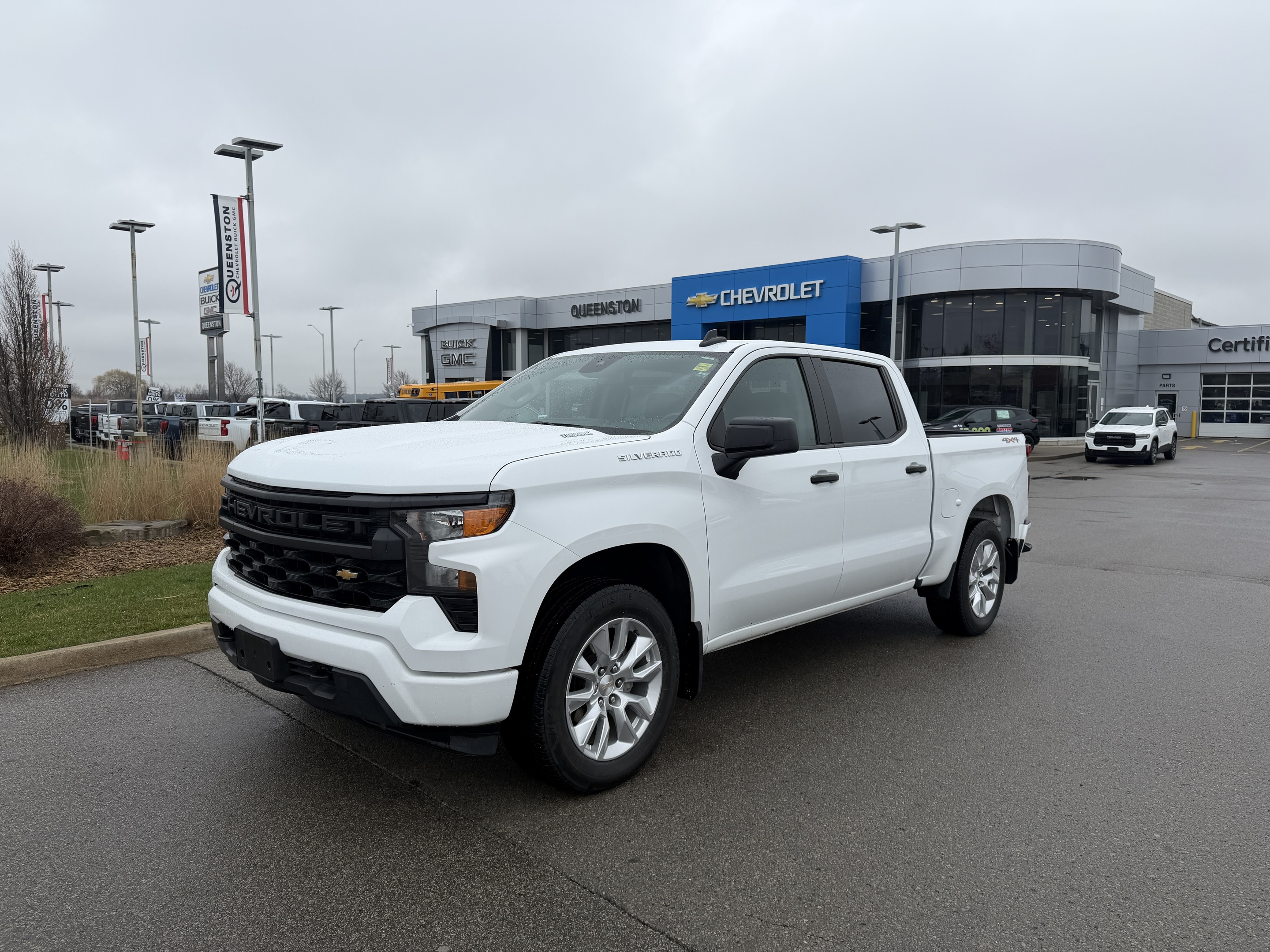 Chevrolet Silverado 1500 Custom Crew Cab 4WD 2024